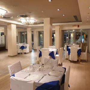 A restaurant or other place to eat at Hotel Pavlou
