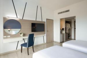 Postel nebo postele na pokoji v ubytování Centara Life Cha-Am Beach Resort Hua Hin