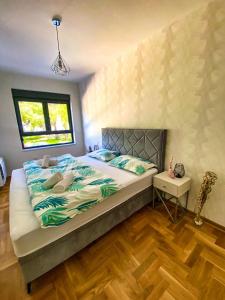 a bedroom with a large bed with a bed sqor at Apartman Barocco in Trebinje