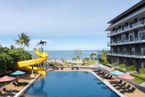 Bazén v ubytování Centara Life Cha-Am Beach Resort Hua Hin nebo v jeho okolí