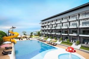 Bazén v ubytování Centara Life Cha-Am Beach Resort Hua Hin nebo v jeho okolí