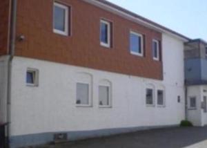 a large white building with a brown and white at Ferienwohnung City Loft in Kiel