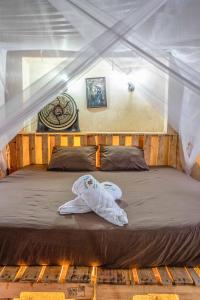 A bed or beds in a room at HostPal Cabanas Santa Cruz