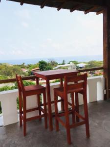 a wooden table and two chairs on a balcony at Casa Losodeli & Coworking- Adults Only in Puerto Escondido