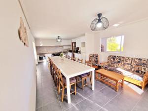 a dining room and living room with a table and chairs at Casa Antonio Luneda in Parada de Achas