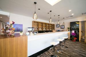 Фоайе или бар в Sunseed International Villa Hotel