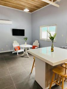 a kitchen and dining room with a table and chairs at Lizard King Hotel & Suites in Puerto Viejo