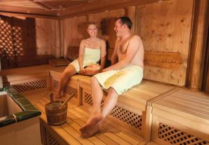 ゼーブルックにあるSeeHotel Wassermannの男女