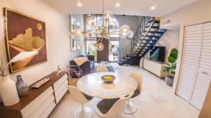 Khu vực ghế ngồi tại Villas at St James Place UNIT F, Luxury, Pet Friendly