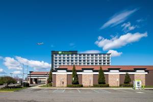 a building with a parking lot in front of it at Holiday Inn Newark International Airport in Newark