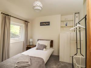 Un pat sau paturi într-o cameră la Silver Hill Cottage