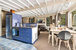 Gallery image of Sunny Lakeview Villa in Queenstown