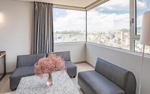 Gallery image of Hotel The Designers Hongdae in Seoul