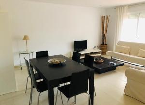 Zdjęcie z galerii obiektu Comfortable and spacious apartment with nice views w mieście Benalmádena