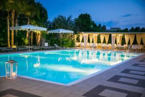 Bazén v ubytování Hotel Ares nebo v jeho okolí