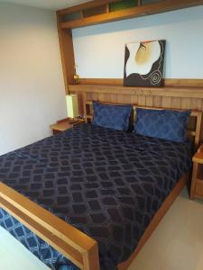 เตียงในห้องที่ 2-Bedroom Khanom Beach Ocean Front Condo