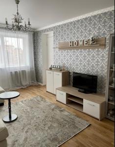 TV a/nebo společenská místnost v ubytování N-J Apartament