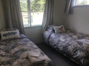 מיטה או מיטות בחדר ב-Fairway views B & B