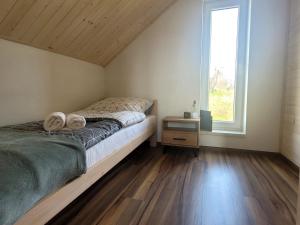 a bedroom with a bed with two towels on it at Domek rekreacyjny in Odrzechowa