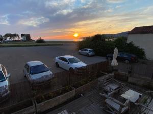 Východ nebo západ slunce při pohledu z apartmánu nebo okolí