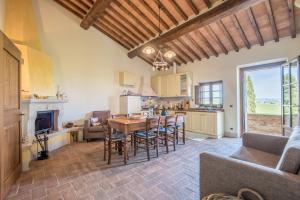 Kuchyň nebo kuchyňský kout v ubytování Torre di Corsanello + 22 fotografií