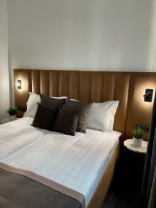 Postel nebo postele na pokoji v ubytování Bayer's City Hotel