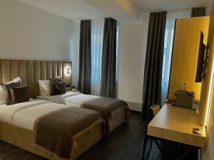 Postel nebo postele na pokoji v ubytování Bayer's City Hotel