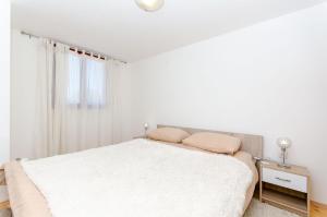 Postel nebo postele na pokoji v ubytování House Frane + 18 fotografií