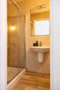 A bathroom at Apulian House