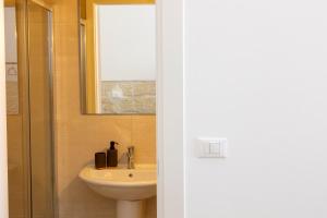 A bathroom at Apulian House
