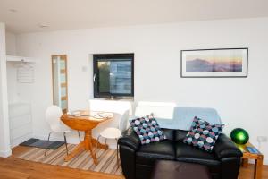 Gallery image of Croft 7 Geary Self Catering Studio with stunning sea views in Geary