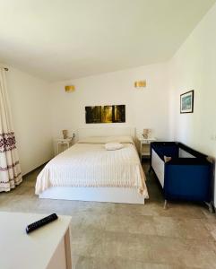 A bed or beds in a room at Tra Terra e Mare