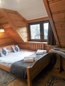 Säng eller sängar i ett rum på Willa Tadeusz Zakopane