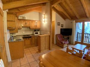 Kuchyň nebo kuchyňský kout v ubytování C11 - Apartamento Casa Llorgodo 2 - Villmor