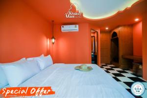 Postel nebo postele na pokoji v ubytování Khaleej Mass Hotel Patong + 37 fotografií