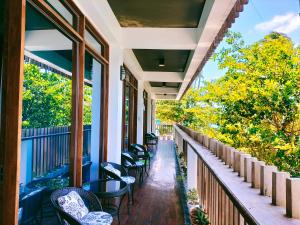 Un balcon sau o terasă la Orange Pearl Beach Resort