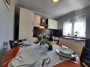 Kuchyňa alebo kuchynka v ubytovaní Apartment Dominik-Posedarje