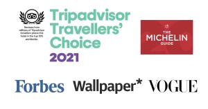 dos logotipos para la elección de los viajeros más voluminosos y la guía Michelle en PEST-BUDA Design Hotel, en Budapest