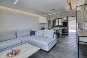 A kitchen or kitchenette at Serenity Suites Sea View Houses