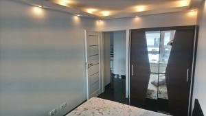 a room with a mirror and a closet at Apartamenty Tenisowa in Szczecin