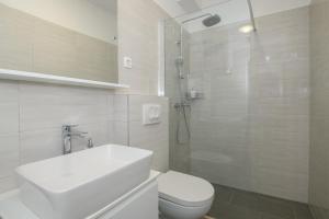 Koupelna v ubytování Apartment Rosehip + 37 fotografií