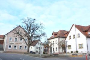 a group of buildings on a city street at Ferienwohnungen Kay in Kirchaich