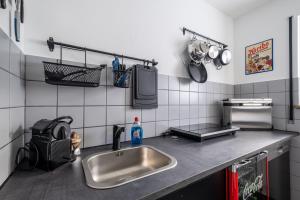 Studio Fayence - EMMA, Netflix, WiFi, Workspace的厨房或小厨房