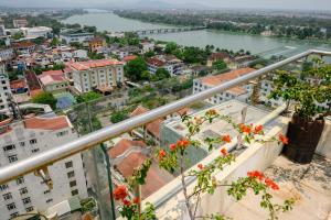 Výhled na řeku, která protéká v blízkosti hotelu