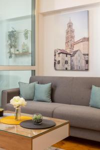 a living room with a couch and a coffee table at Spalato Imperium II in Split