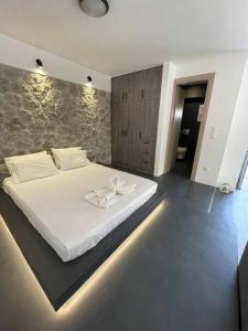 A bed or beds in a room at Rock N Sun - Brand new apartment in Ermioni