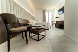 TV a/nebo společenská místnost v ubytování Hotel Falli + 37 fotografií