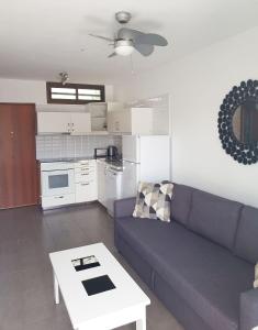 a living room with a couch and a table at Relax Arimar Apartment Puerto Rico in Puerto Rico de Gran Canaria