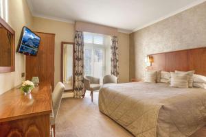 Ambleside Salutation Hotel & Spa, World Hotel Distinctive客房内的一张或多张床位