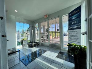 a lobby of a building with a sign on the wall at Best Western Americana in Dinuba